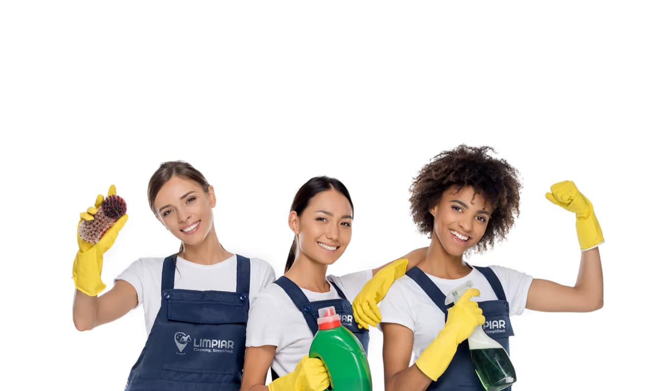 Cleaning professionals in Limpiar uniforms